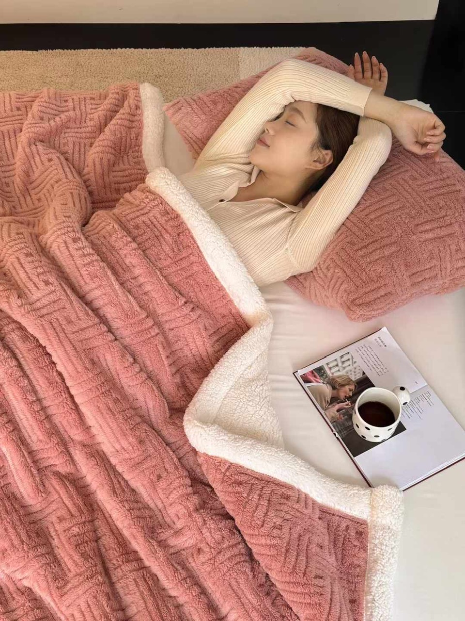 Chăn lông cừu Blanket LIDACO họa tiết dập vân chìm mỏng nhẹ ấm áp kích thước 2mx2m3