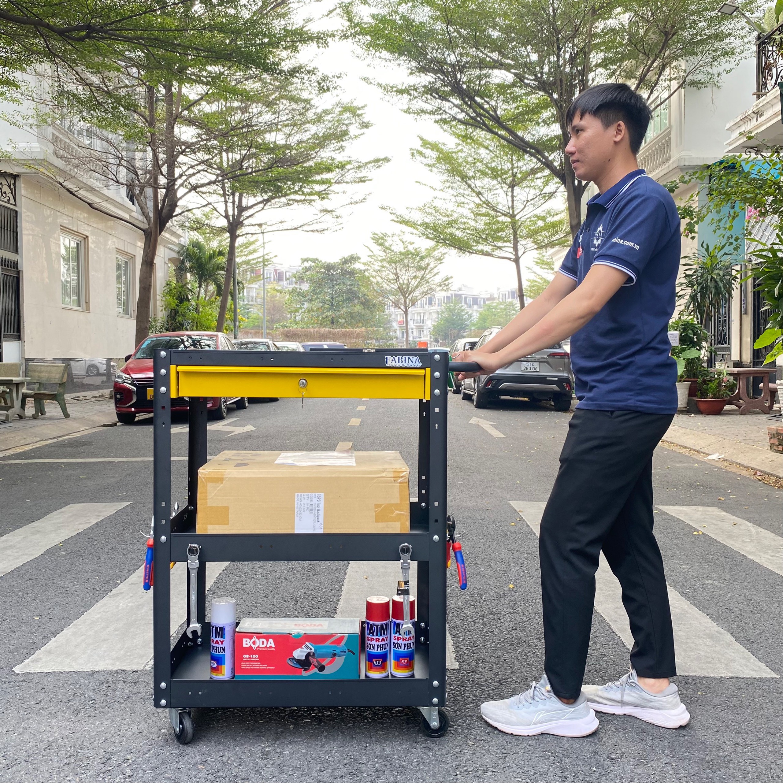 Xe đẩy 3 tầng cao 980mm màu đen hộc kéo vàng
