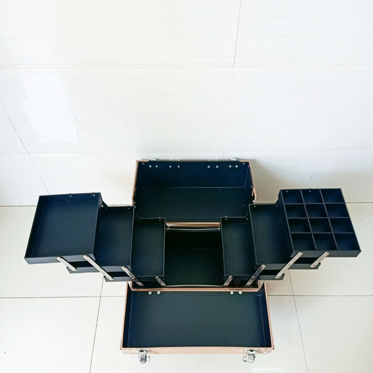 Hàng cao cấp loại 1 - Cốp đa năng Hana size 35x31x20cm chuyên nghiệp có khóa cao cấp bọc góc inox, 3 tầng 6 măm đựng mỹ phẩm, dụng cụ phun xăm, nối mi, đồ nail 