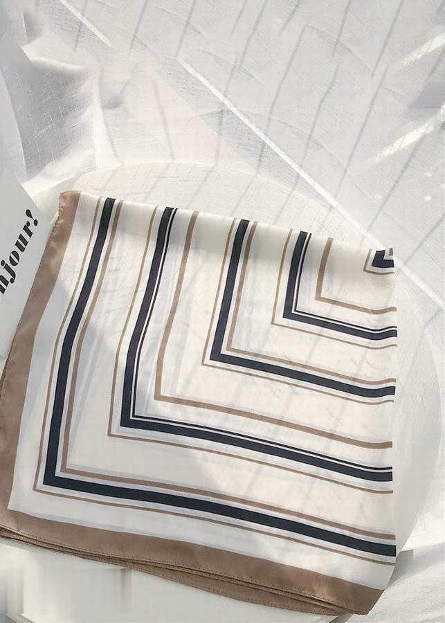 Khăn Lụa Vuông Sọc Trắng Viền Nâu - Mã KL052