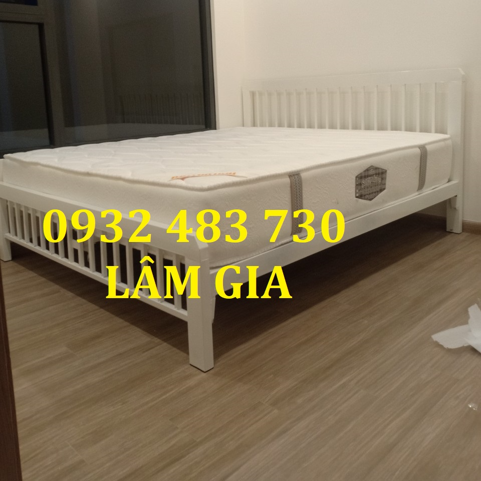 Giường sắt hộp vuông cho gia đình rộng 1m6x2m_màu trắng