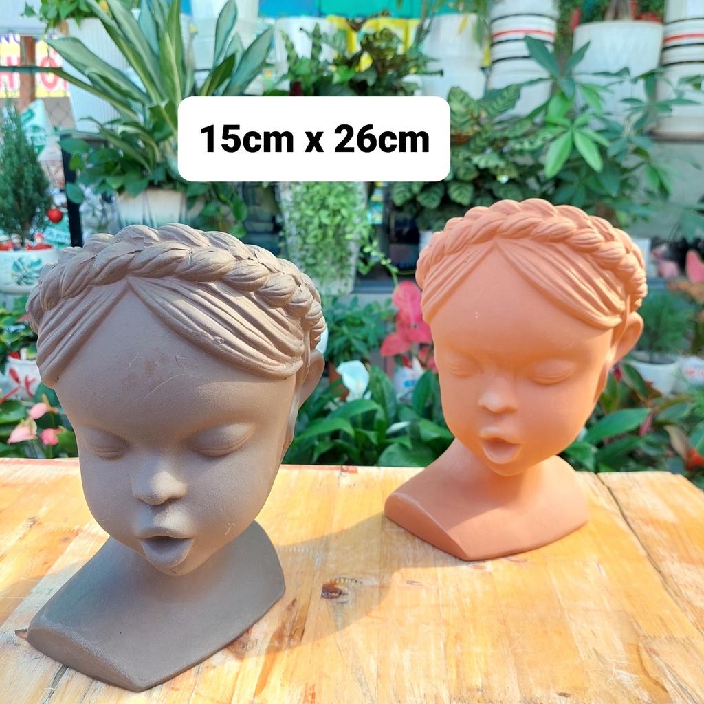 Chậu đất nung Bình Dương - Cô gái bím tóc, miệng chậu 15cm ngang 11cm dọc, chiều cao 26cm