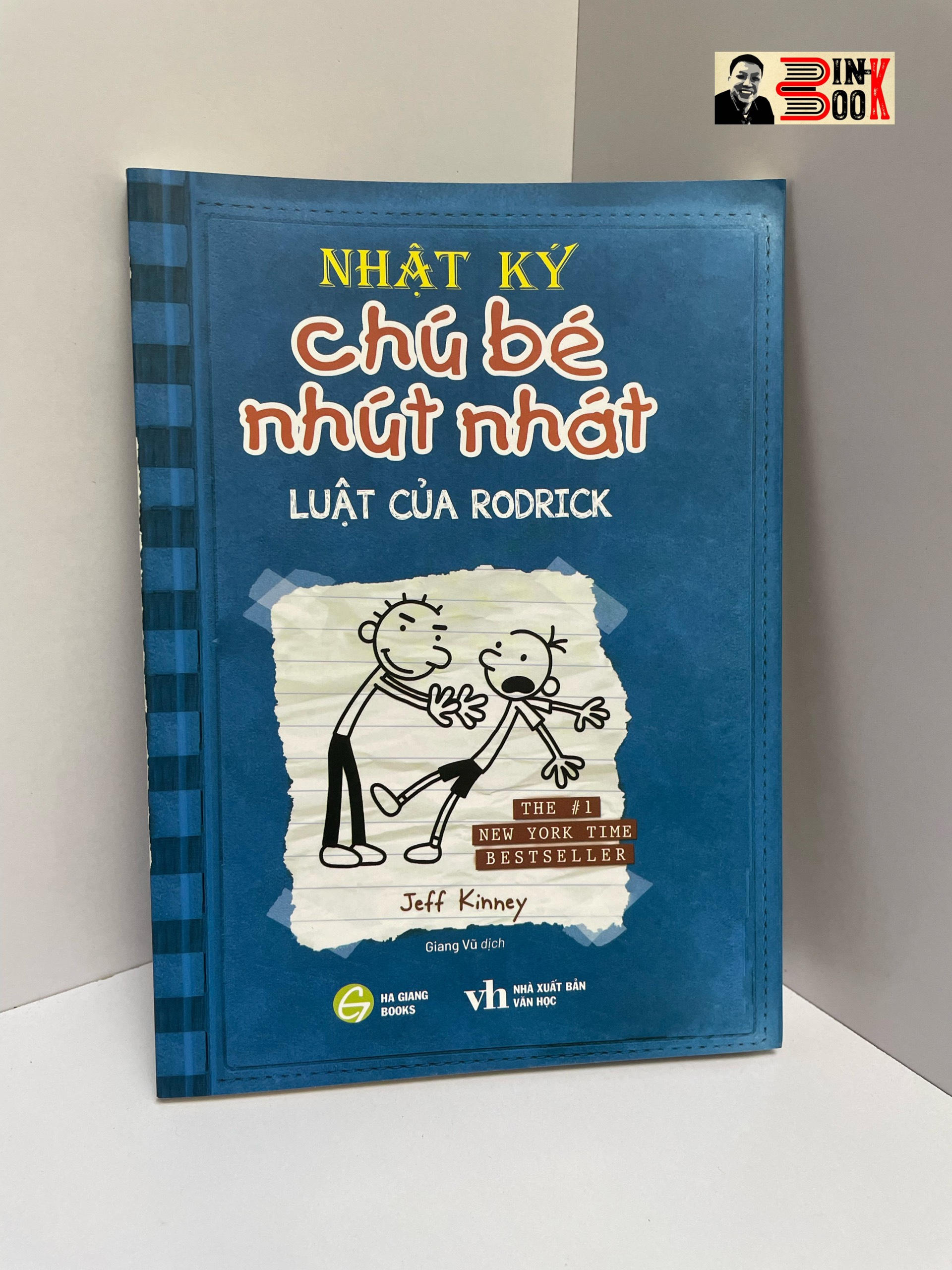 NHẬT KÝ CHÚ BÉ NHÚT NHÁT – LUẬT CỦA RODRICK - Tiểu thuyết hay nhất thế giới về tuổi thơ suốt 01 năm - #1 Newyork Time Best Seller – Hà Giang Books – NXB Văn Học