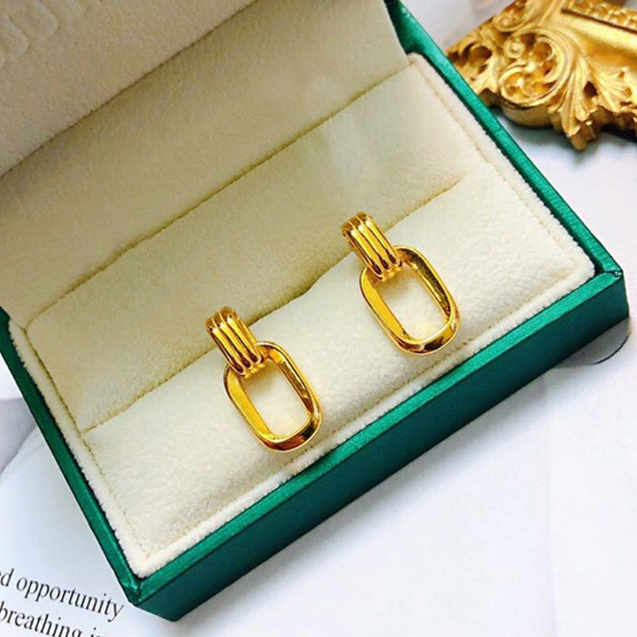 Bông tai nữ titan 2 khoen lồng nhau thời trang WBT568 Không đen không gỉ sét