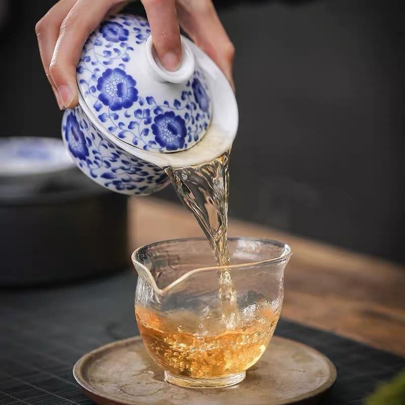 Chén trà có nắp cổ trang có sẵn