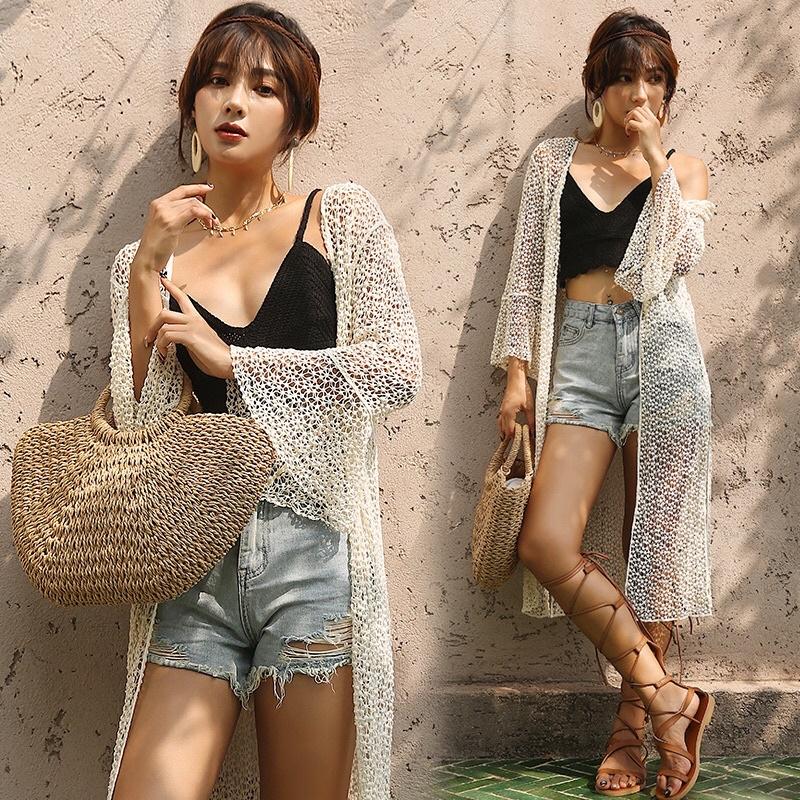 Áo choàng ren hạt tay loe dáng dài đi biển sang chảnh