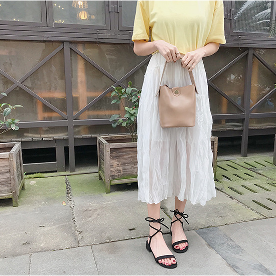 Giày nữ đế thô thiết kế phối dây hợp thời trang