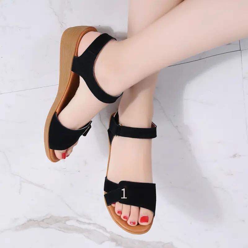 Giao hàng nhanh giày nữ giày chạy bộ mới nhất cung cấp giày cổ tích giày nhỏ màu trắng trong kho