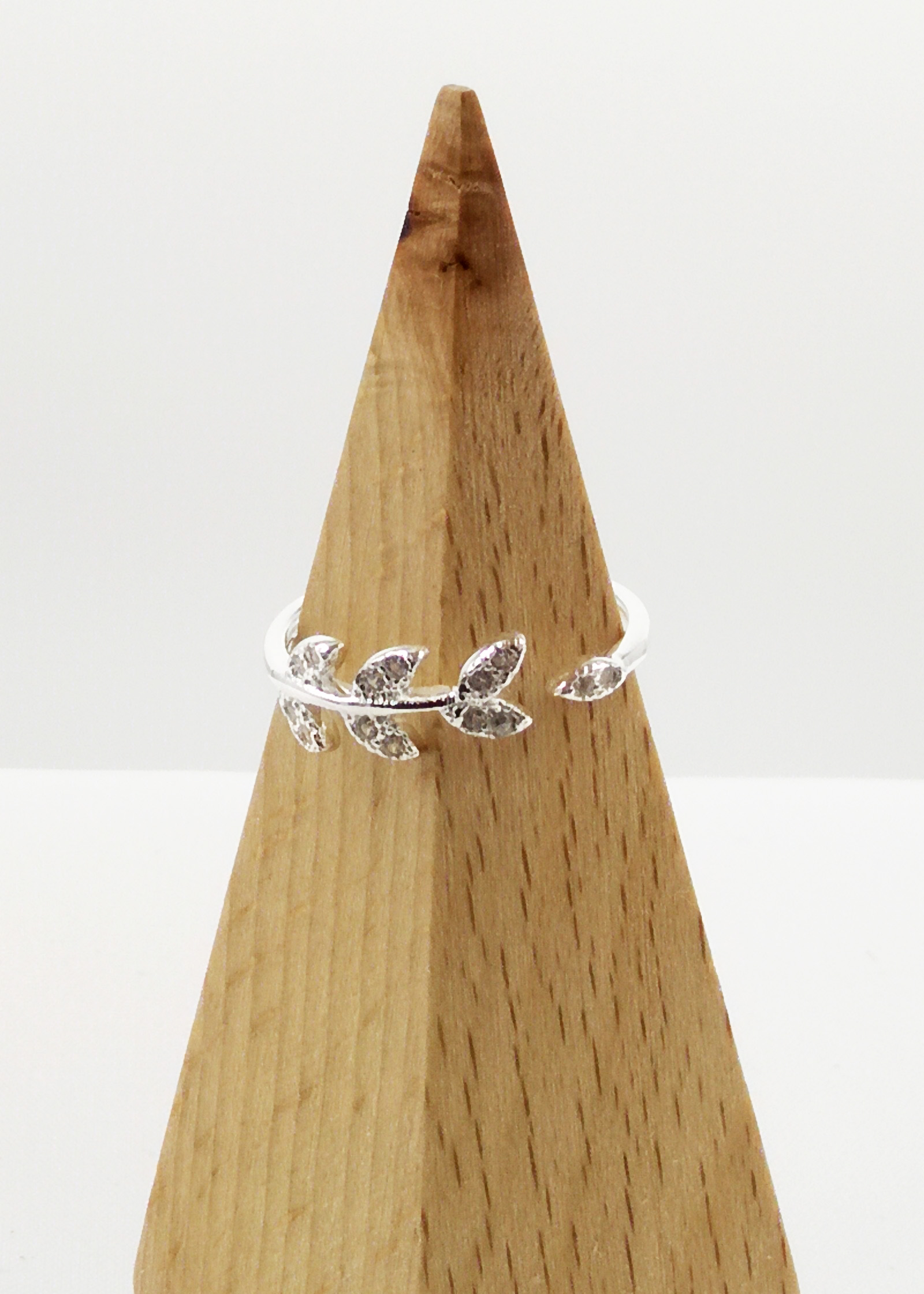 Nhẫn nữ trang sức bạc Ý S925 Bạc Xinh Huệ Ngân - Lá Oliu đẹp RR1347