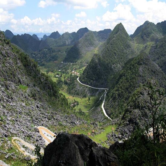 Đông Bắc: Hà Nội - Hà Giang - Lũng Cú - Đồng Văn - Mã Pí Lèng - Mèo Vạc - Cao Bằng - Thác Bản Giốc - Hồ Ba Bể 7 Ngày 6 Đêm