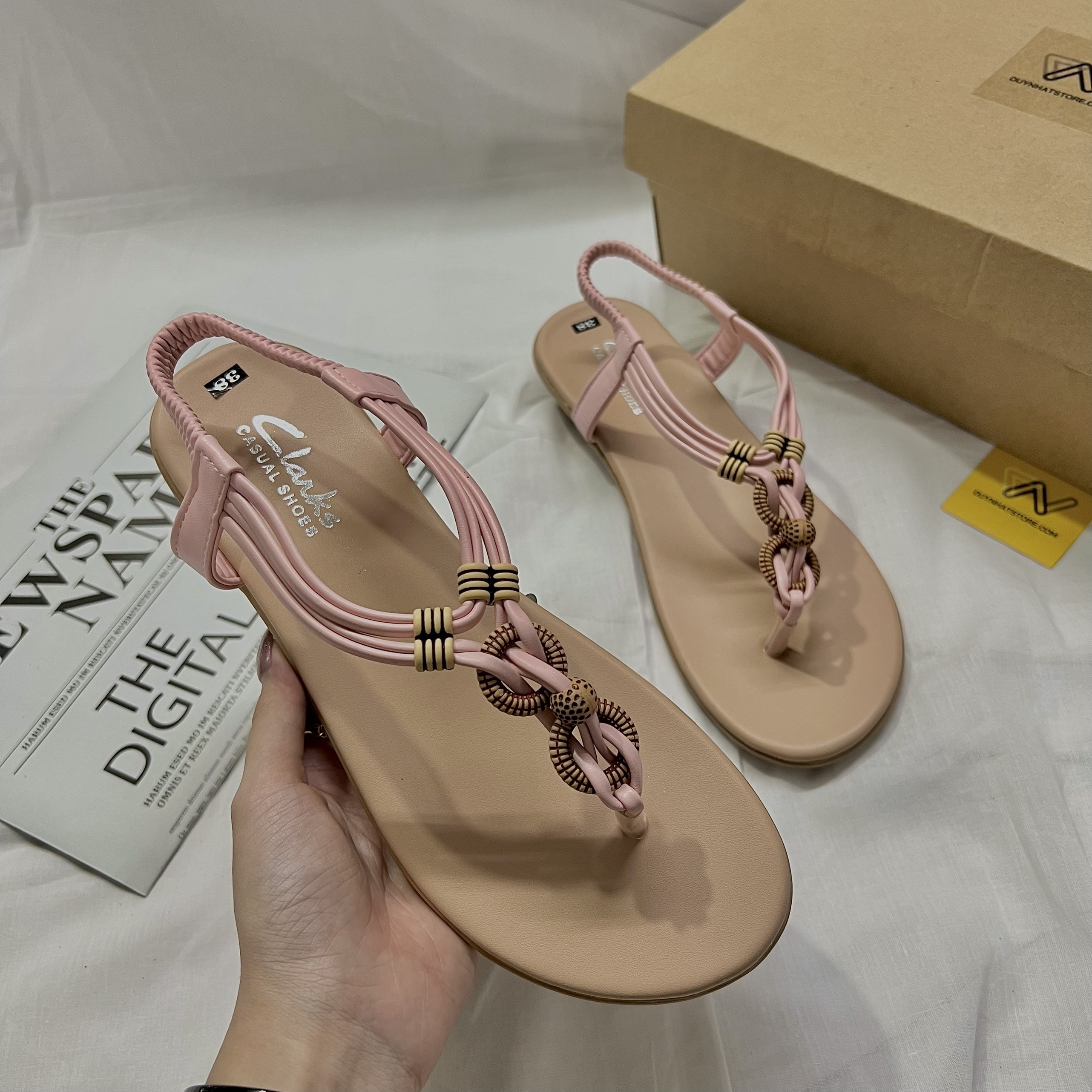 Giày Sandal Nữ Quai Kẹp Xỏ Ngón Màu Hồng Đen Dây Mảnh Nhỏ Duy Nhật Store Học Sinh Đi Học Bền Uzzang Chiến Thun Hạt Gỗ