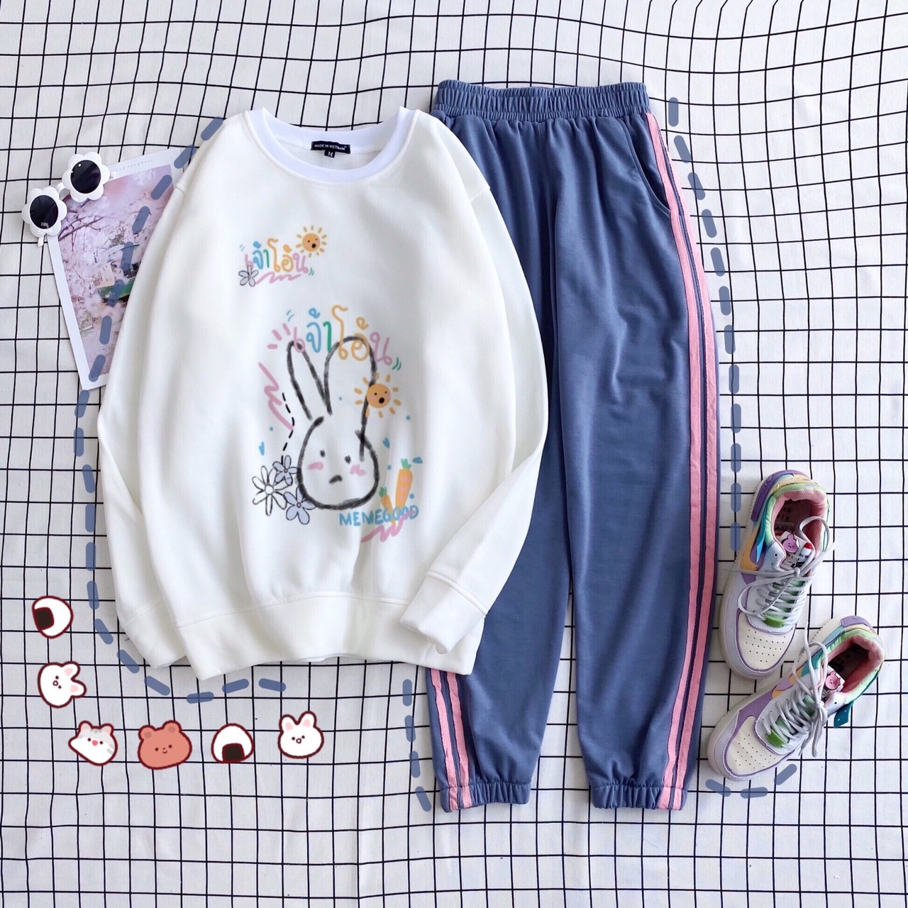Quần Jogger Line Unisex Lưng Thun 2 Sọc Bo Lai Dáng Rộng Màu Xám Sọc Hồng - MM