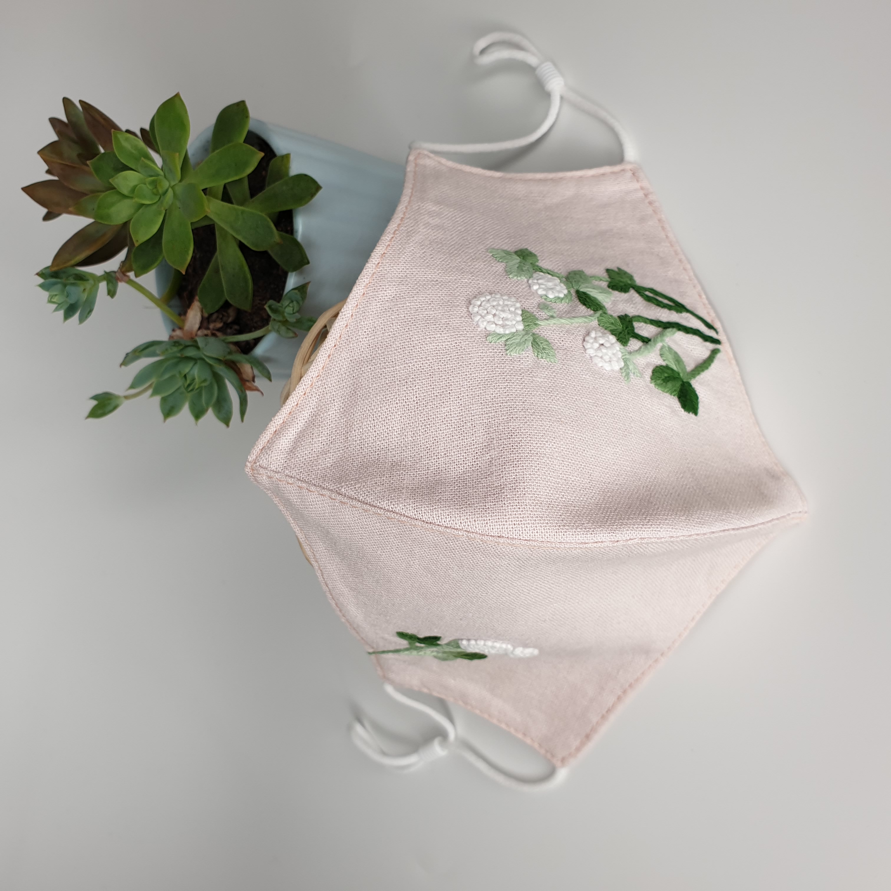 Khẩu trang thêu tay vải linen hình hoa JL148