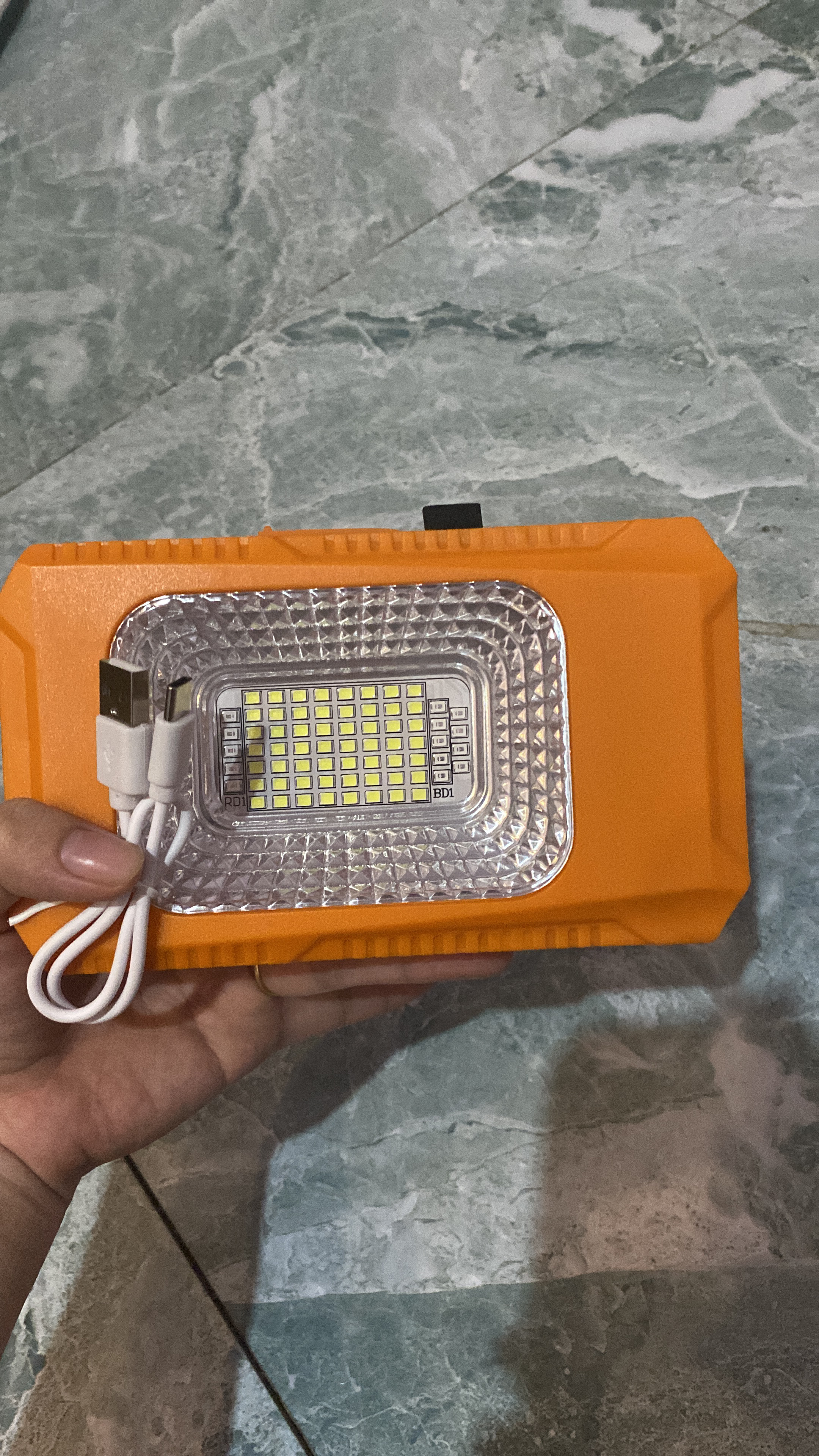 ĐÈN PHA TÍCH HỢP ĐÈN PIN NLMT ĐA NĂNG