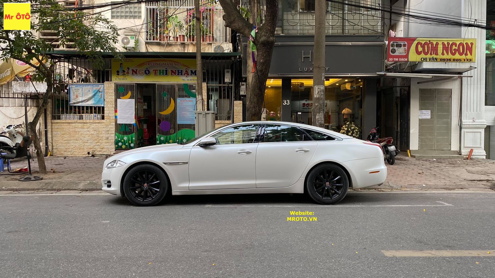 Rèm Che nắng xe Jaguar XJL 1 có hút nam châm, Vải dày dặn, chống nắng tuyệt đối, dễ dàng lắp đặt