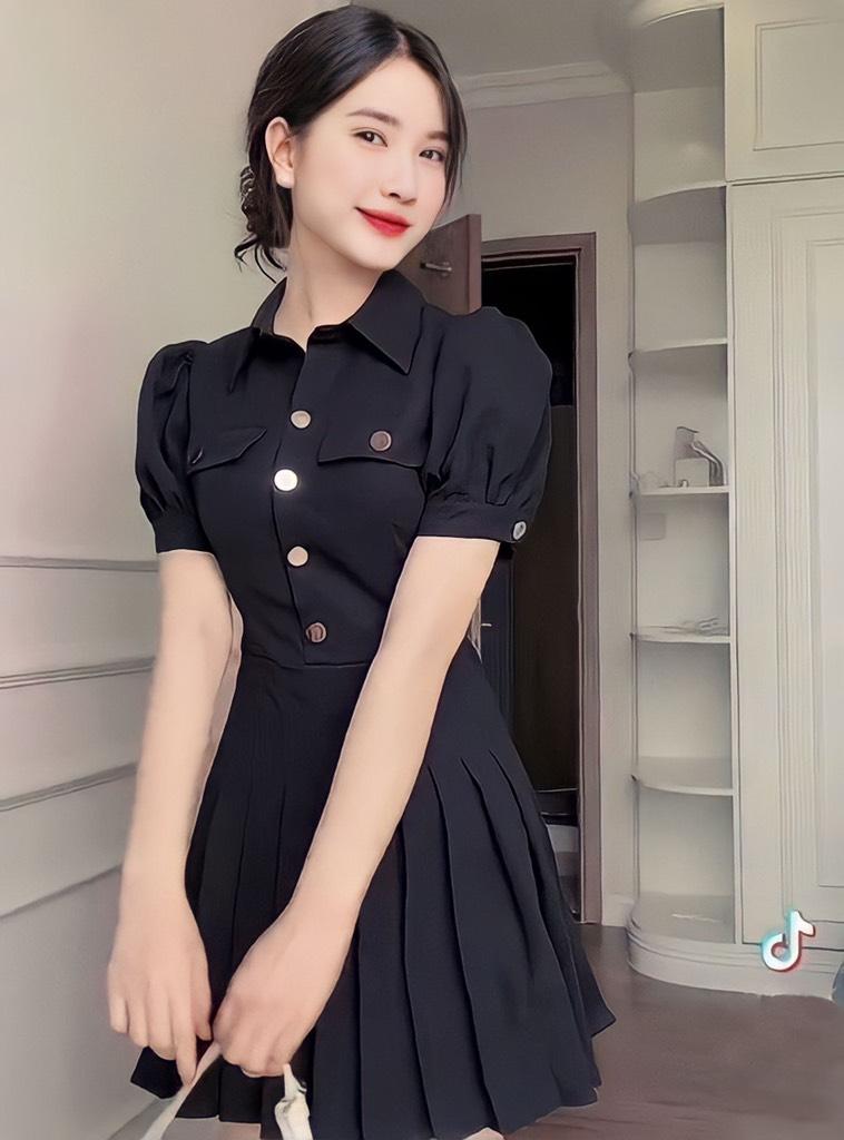 Đầm sơmi xoè xếp ly đính nút