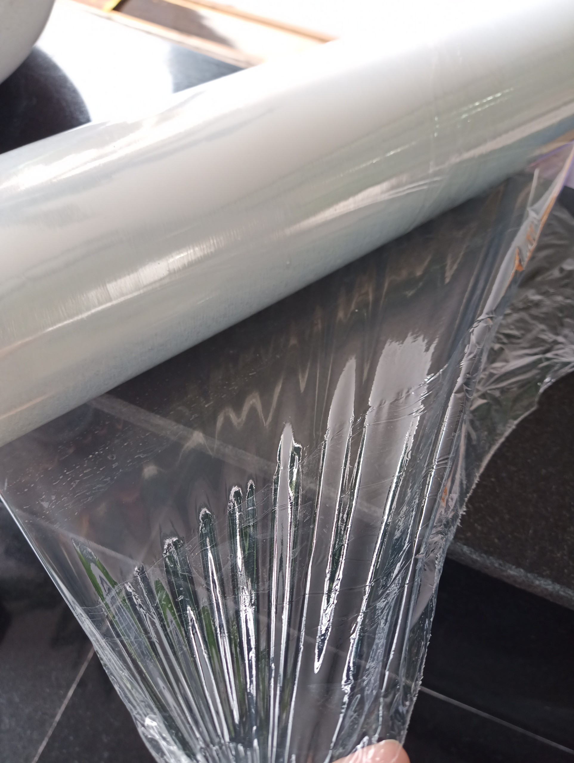 Màng PE quấn hàng, bảo vệ hàng hóa 50cm x 3.3kg