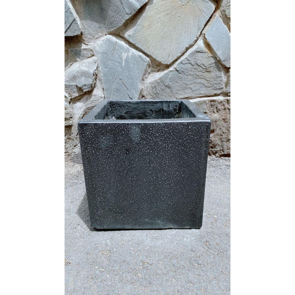 Chậu Vuông Xi Măng 25*25cm