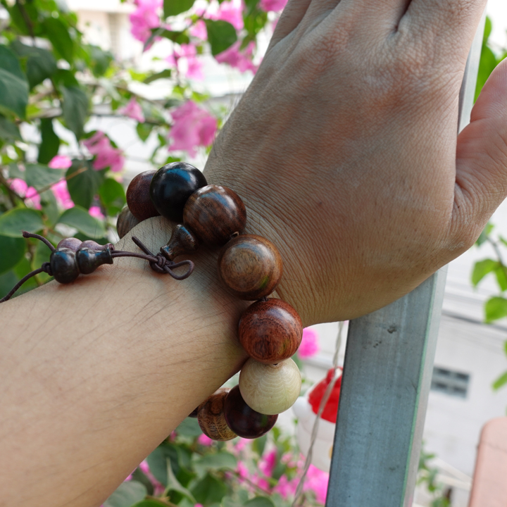 Vòng tay chuỗi hạt gỗ đàn hương - T021