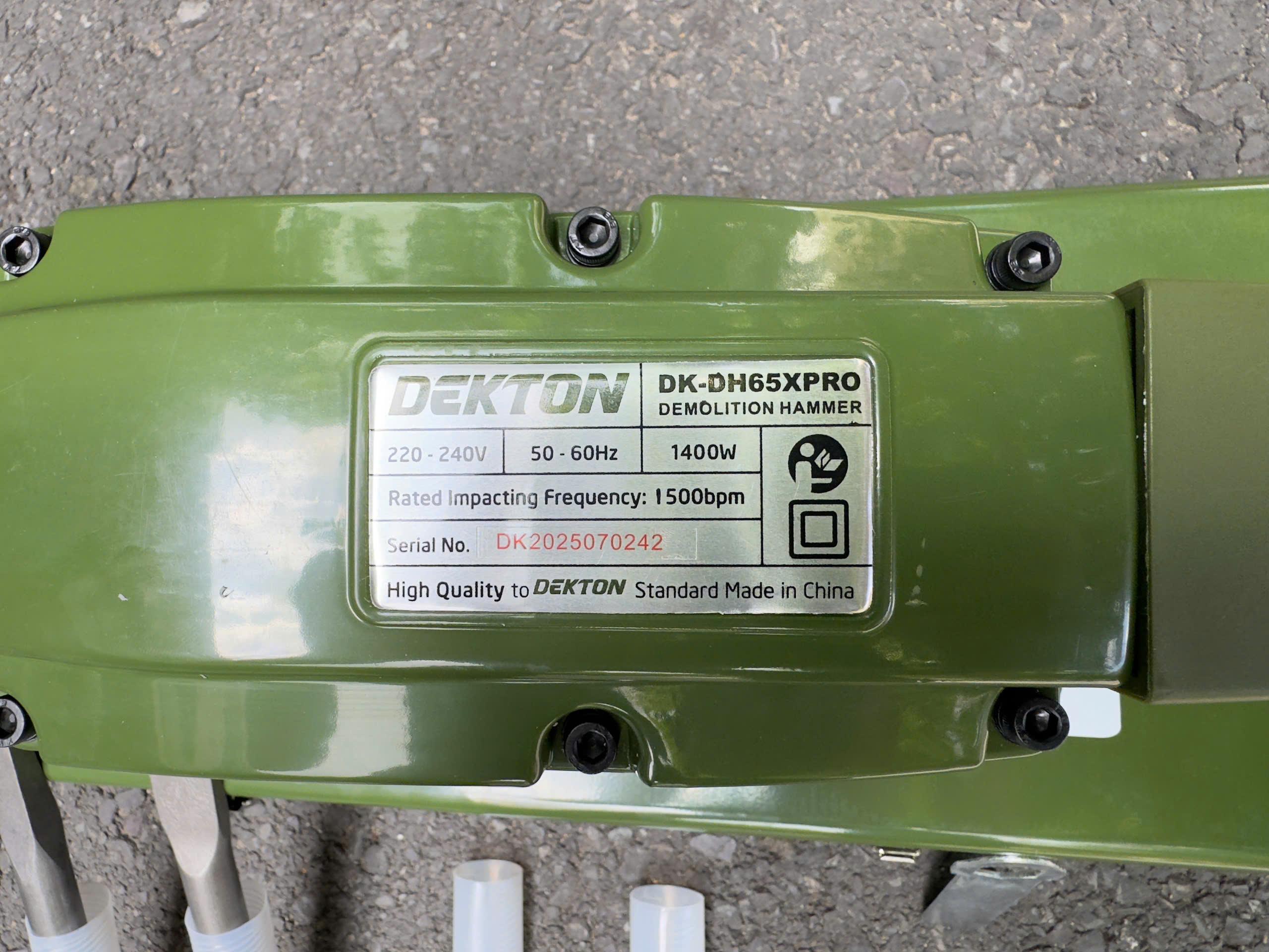 MÁY ĐỤC BÊ TÔNG 30MM 1400W LỰC ĐẬP 45J DK-DH65XPRO DEKTON - HÀNG CHÍNH HÃNG