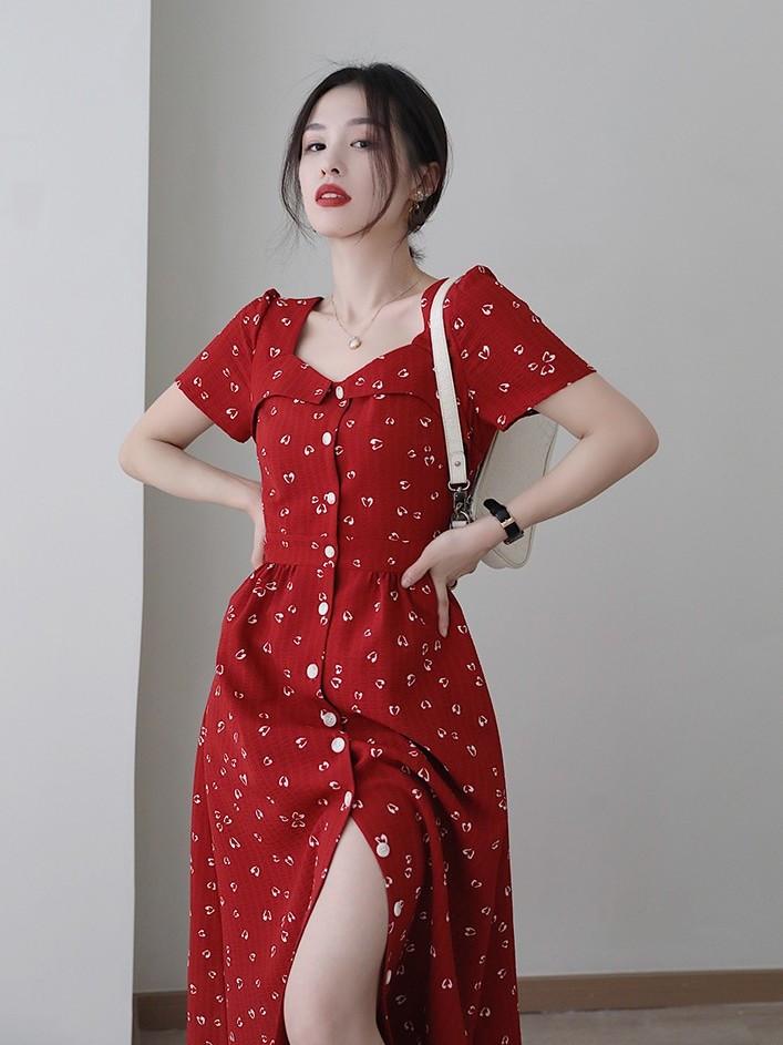 TOBE1SHOP 2023 mùa hè retro màu đỏ đầm nữ tính trà nghỉ váy cao cấp thắt lưng che thịt hiển thị gầy trung bình dài