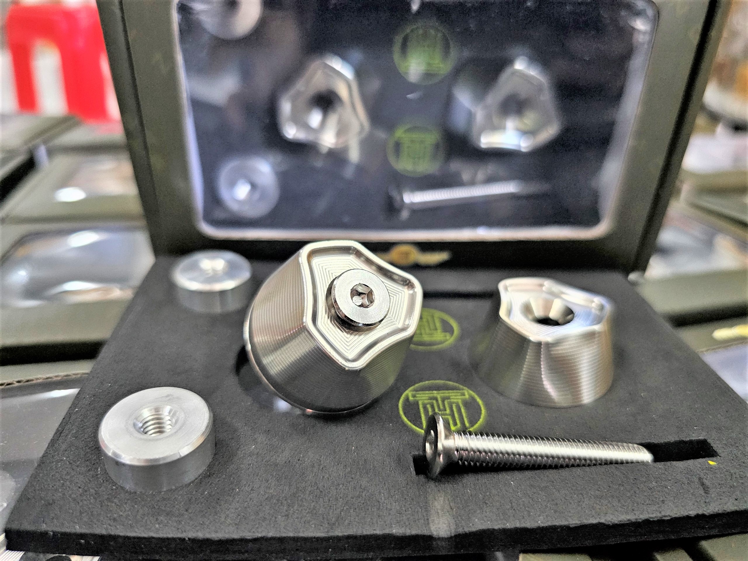 Gù tay lái inox304 TH mẫu 3D tam giác gắn cho nhiều dòng xe máy