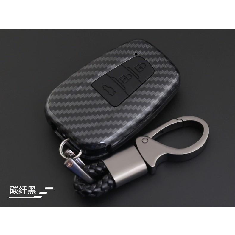 Ốp chìa khóa Carbon Toyota Camry 2019 kèm móc đeo INOX