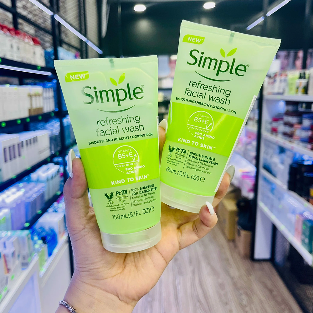 Gel Rửa Mặt Simple Refreshing Facial Wash Gel Dành Cho Da Nhạy Cảm 150Ml