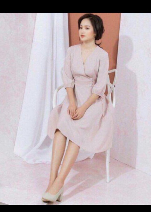 Đầm hồng đan dây eo