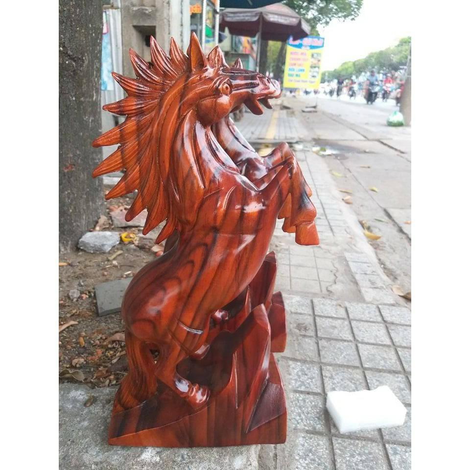 Cặp ngựa gỗ sơn huyết cao 67cm