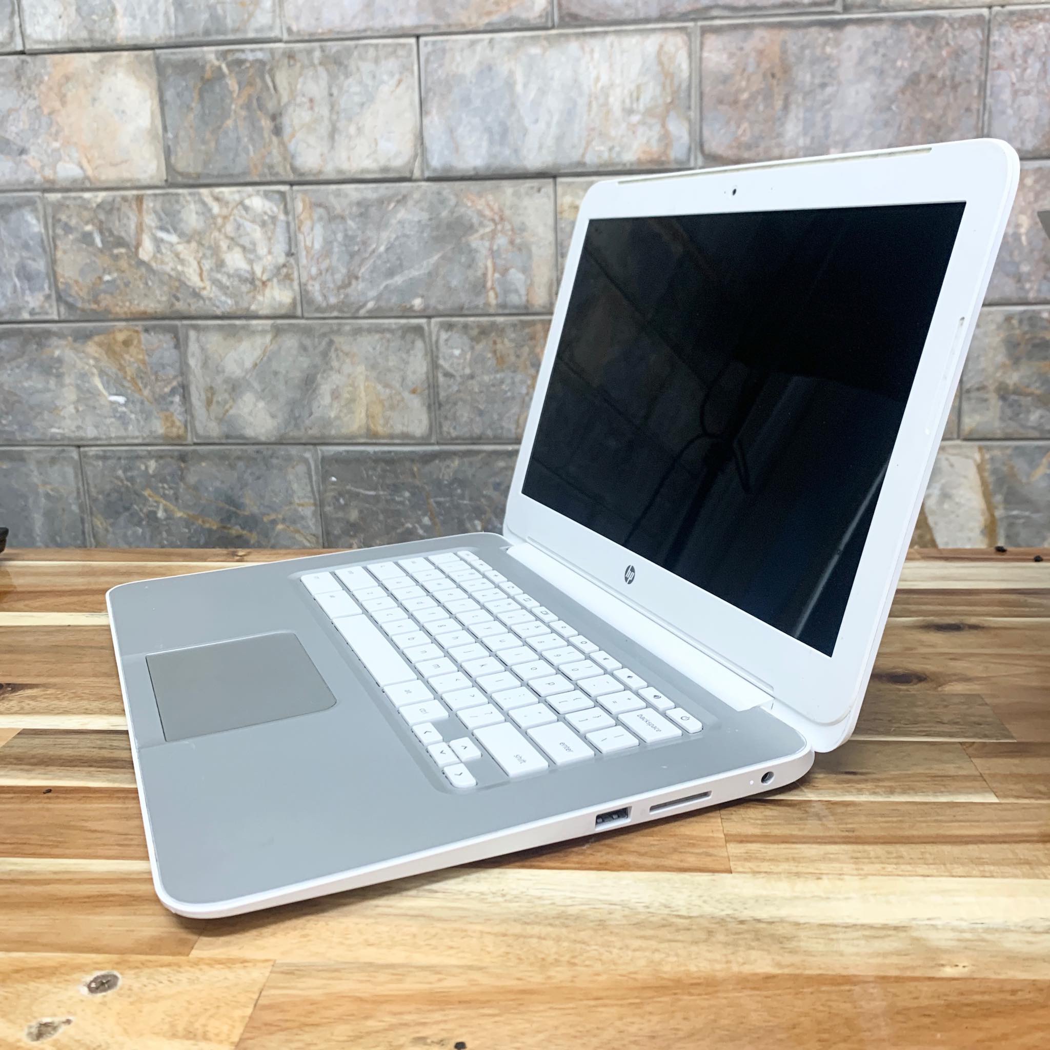 Máy tính H P Chromebook 14 Celeron 2955u Ram4G SSD128G 14inch mỏng nhẹ rẻ đã cài lại windows 10 mượt mà