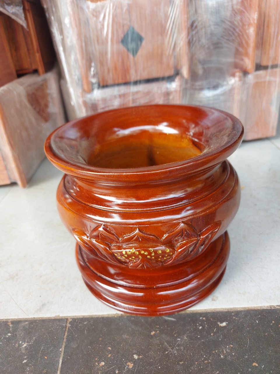 Bát nhang,lư hương gỗ tràm nguyên khối chạm khắc hoa sen nổi đường kính 16cm - 18cm siêu đẹp