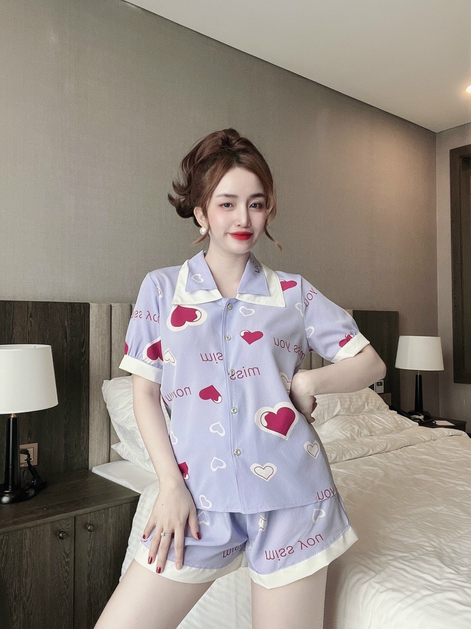 Bộ pijama nữ cộc tay quần đùi chất liệu lụa 100D xịn xò, bộ đồ ngủ nữ pyjama họa tiết loang đỏ sang trọng CC10