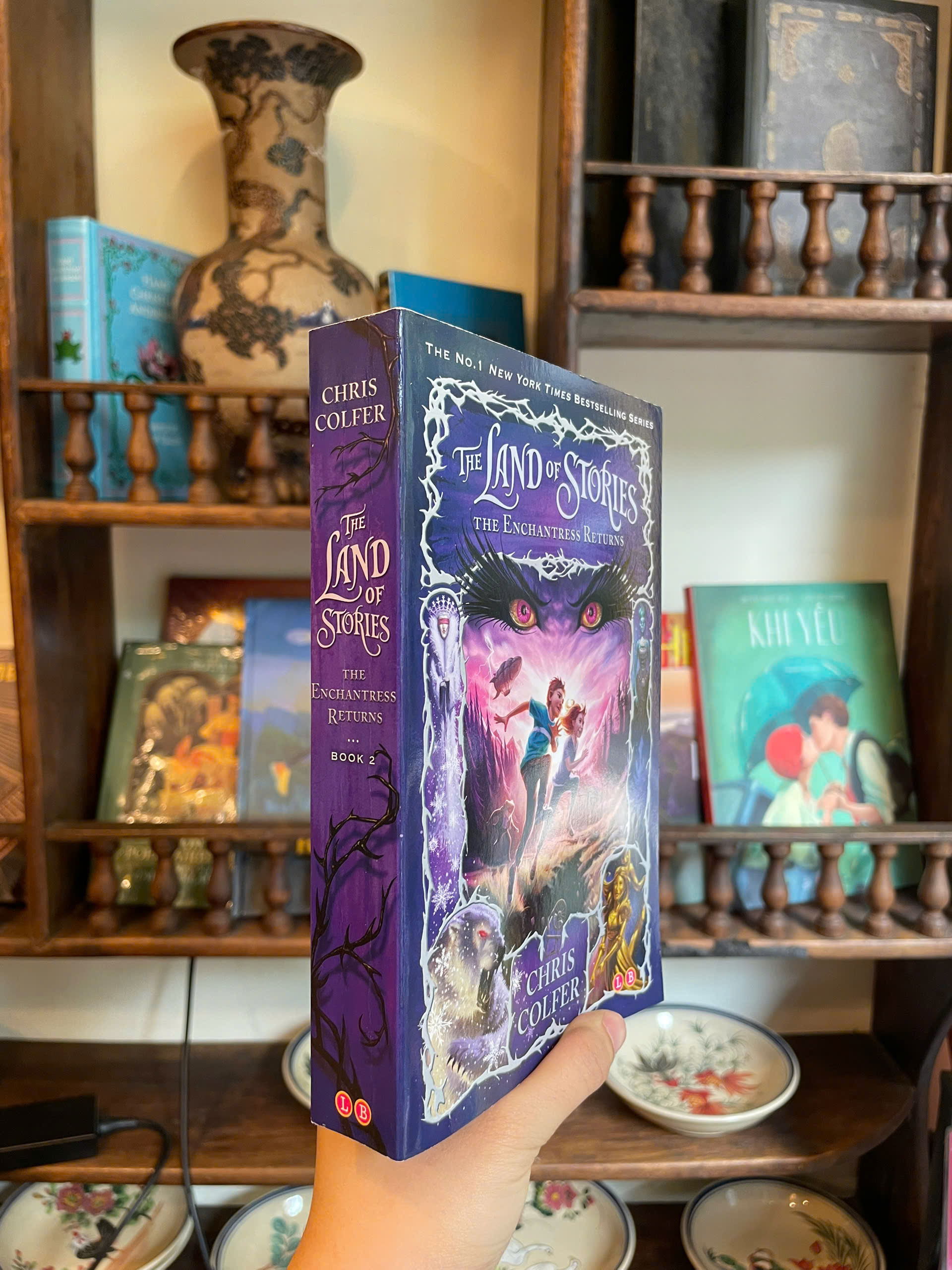 Sách - The Land of Stories the Enchantress Returns by Chris Colfer/ Sách thiếu nhi tiếng Anh