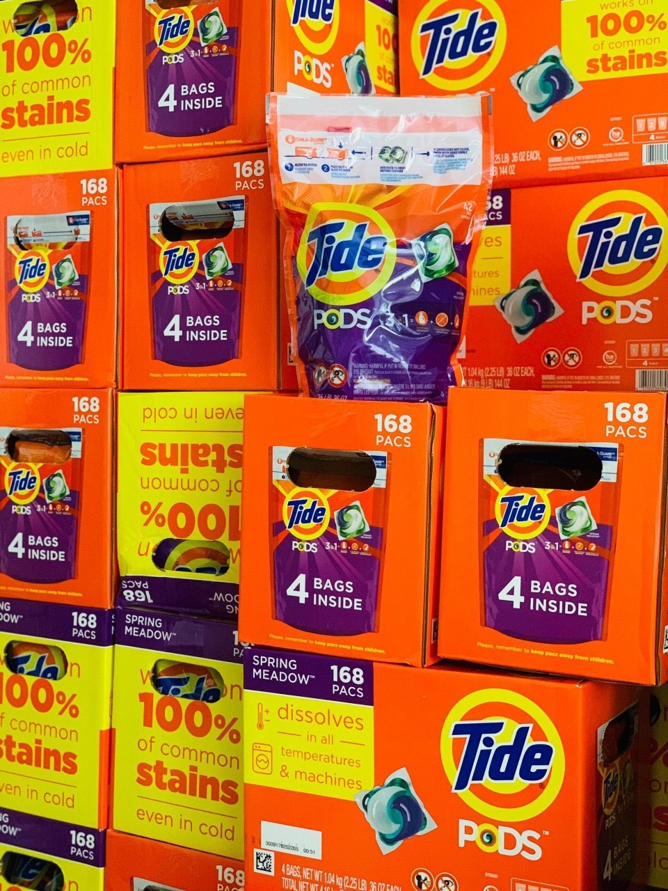 thùng  4 túi Viên giặt Tide PODS Spring Meadow - 156 viên ( Túi 42v *4 )