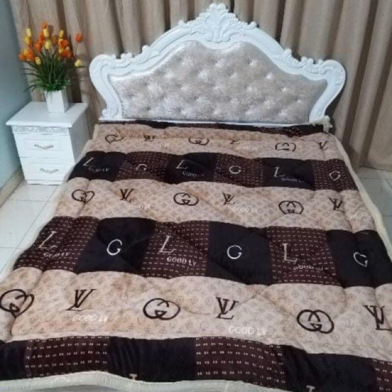 Chăn lông cừu mùa đông loại dày 3 lớp, mền lông cừu dày mềm mại nặng 2,5kg kích thước 1m8x2m