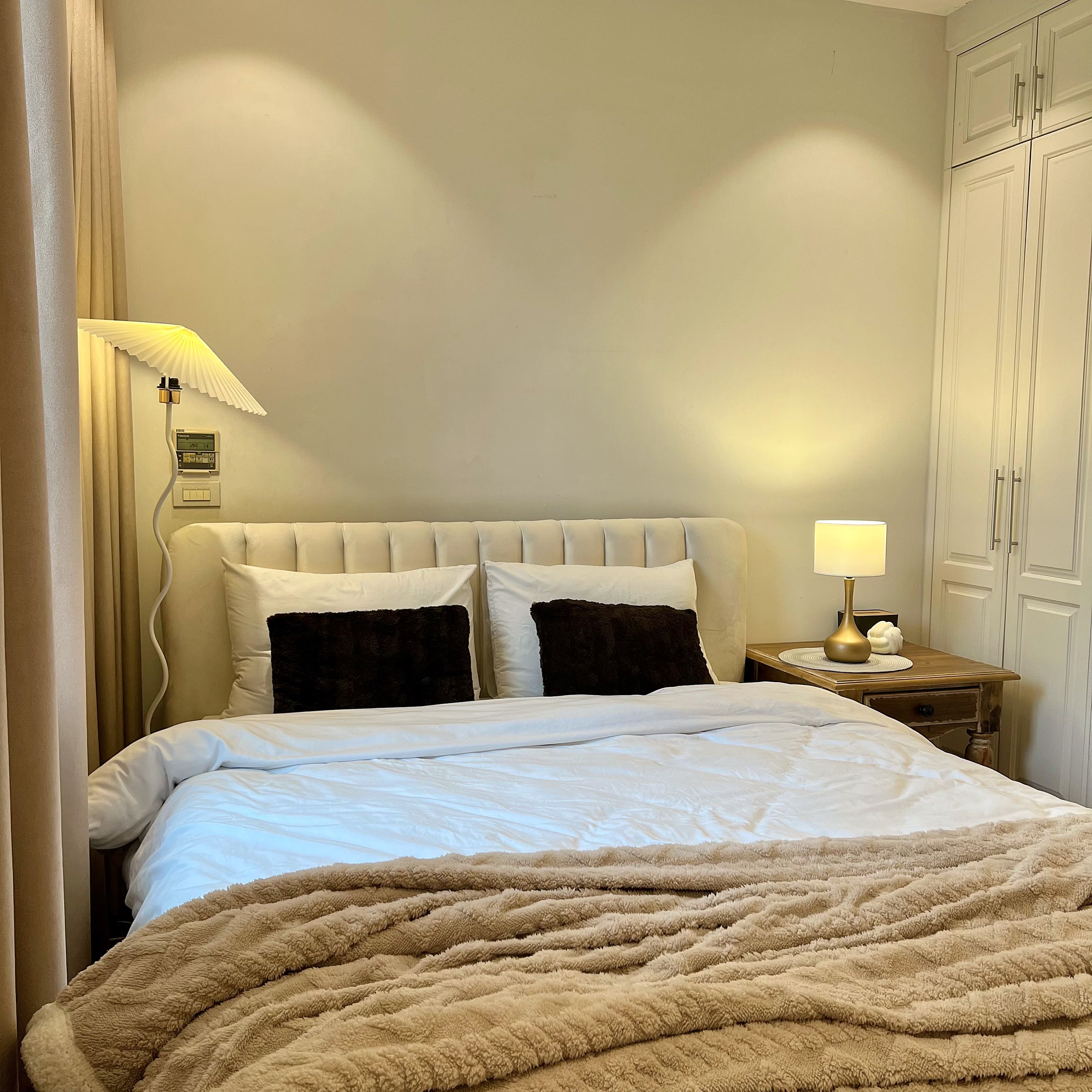 Đèn cây đứng decor đọc sách, đèn ngủ cho phòng ngủ, phòng khách kiểu sóng lượn Hàn Quốc màu trắng DC001T