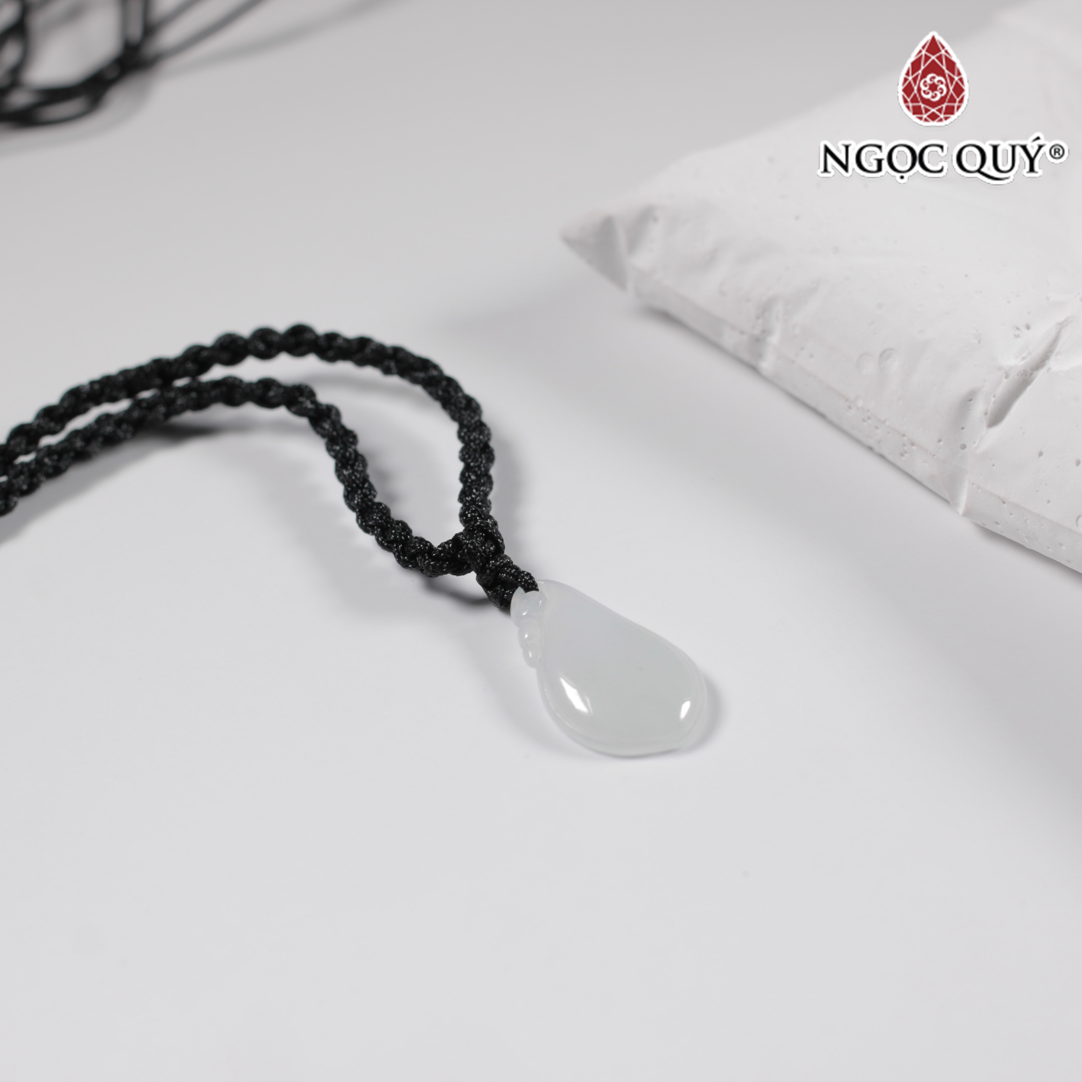 Mặt dây chuyền hình chiếc lá đá cẩm thạch type A 22x8mm mệnh hỏa mộc - Ngọc Quý Gemstones