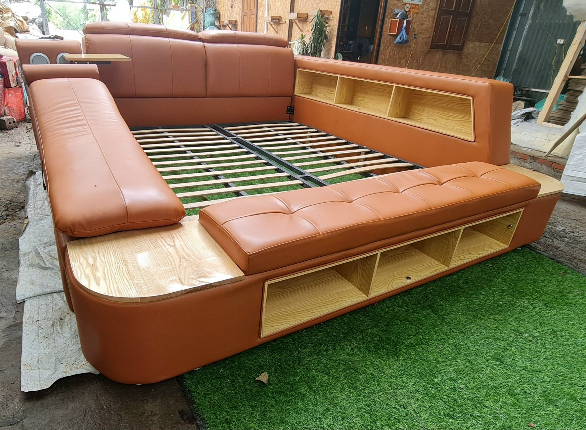 Giường ngủ Juno Sofa cao cấp có thành massage Kt 1m6 x 2m hoặc 1m8 x 2m