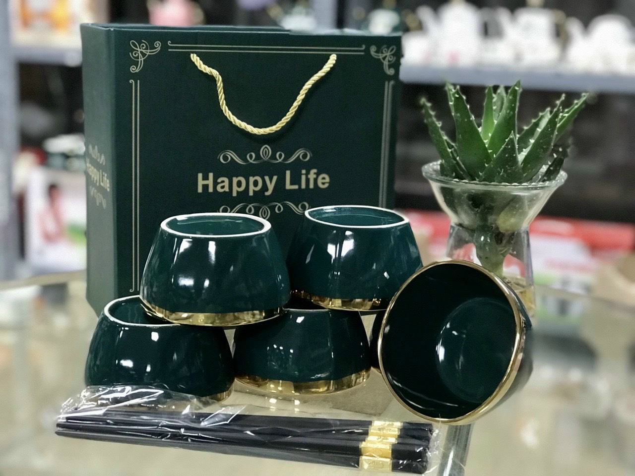Bộ 6 bát sứ lục bảo mạ vàng kèm 6 đôi đũa. Sang trọng và đẳng cấp