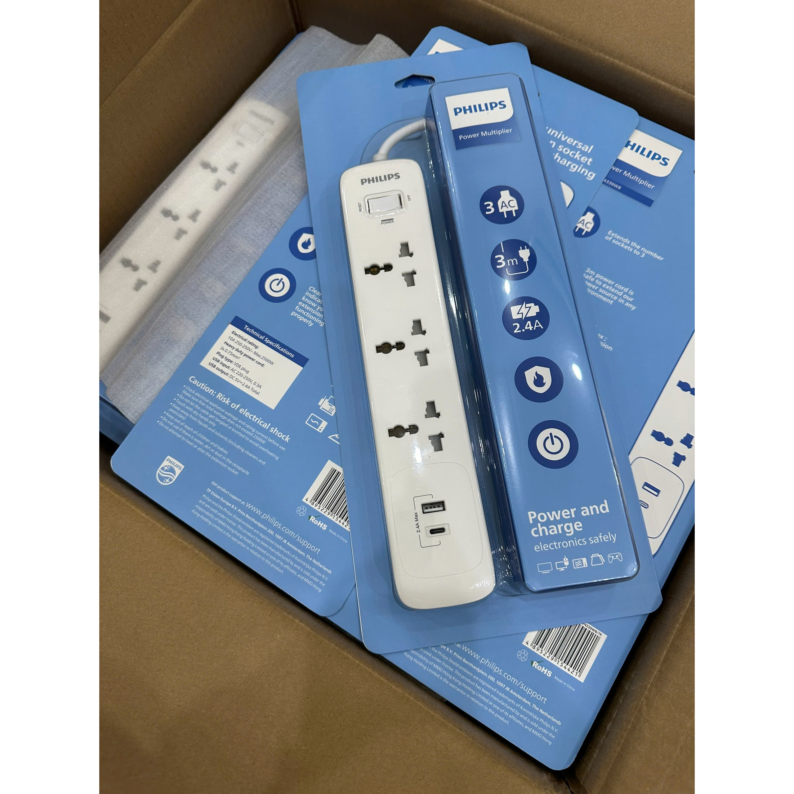Ổ cắm điện Philips 3 lỗ 3 chấu, 1 cổng sạc USB + 1 cổng type C max 2.4A CHP4339WB/74 (2500W) - 3m