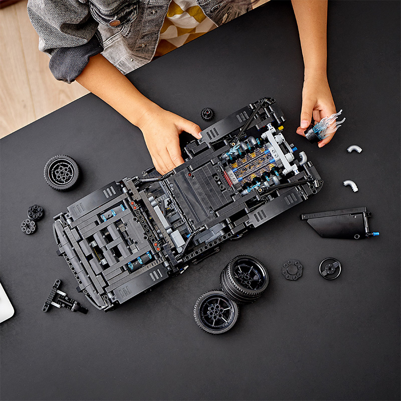 Đồ Chơi LEGO TECHNIC Chiến Xe Batmobile 42127