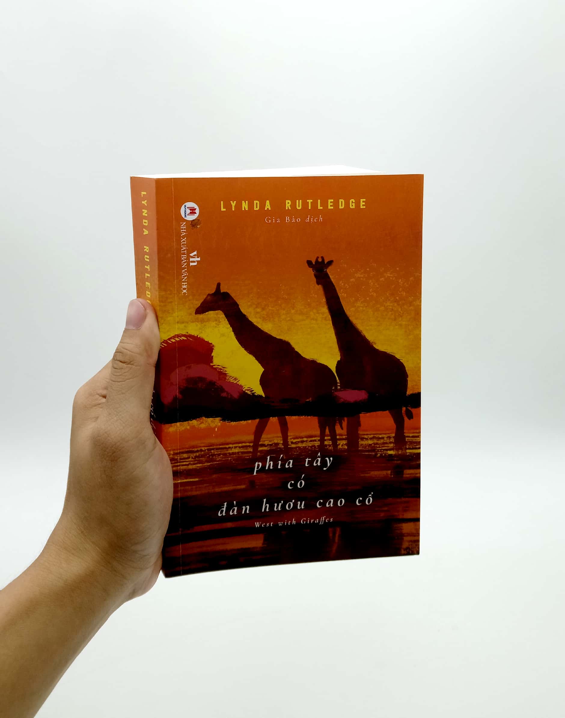 Sách - Phía tây có đàn hươu cao cổ - 2H Books