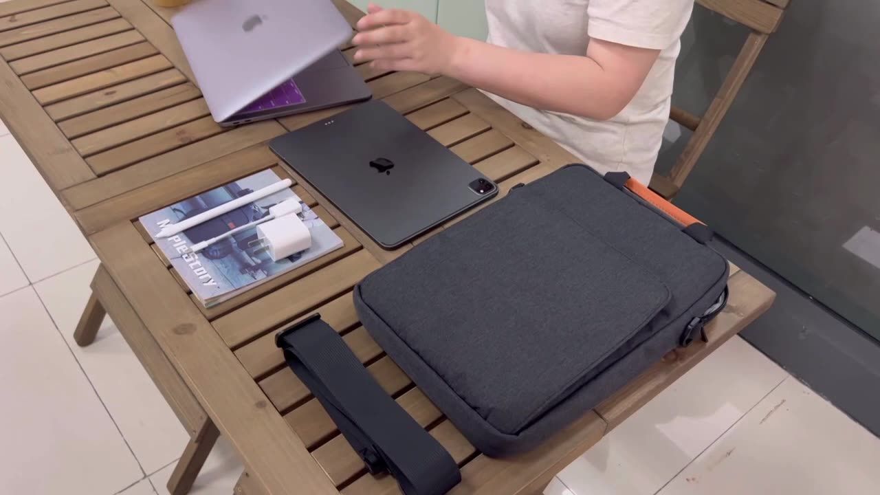 Túi Đeo Dọc Thời Trang Cho Macbook Laptop 13"