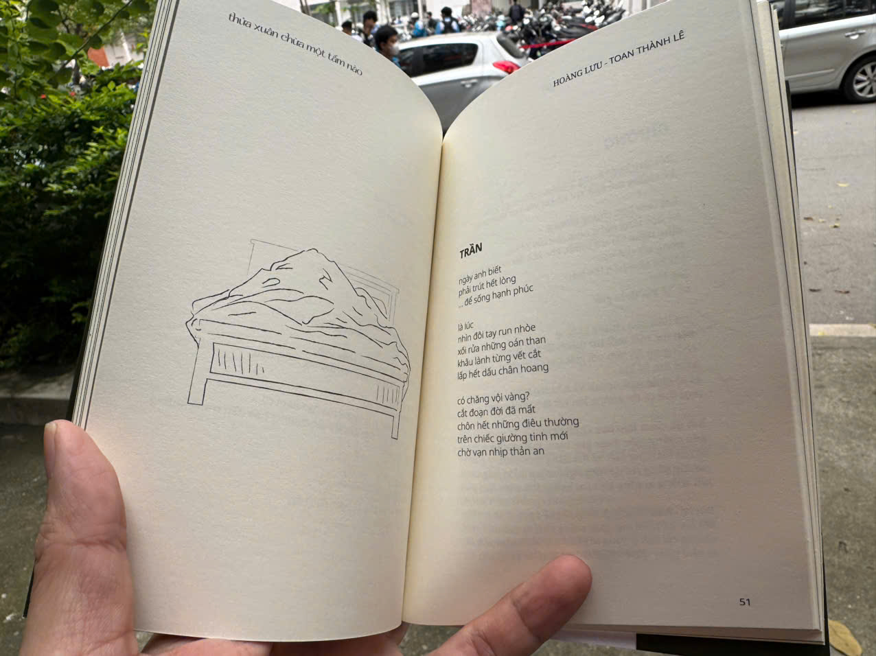 (Tập thơ) THỬA XUÂN CHỪA MỘT TẤM NÀO – Toan Thành Lê &amp; Hoàng Lưu - Domino Books – NXB Văn Học