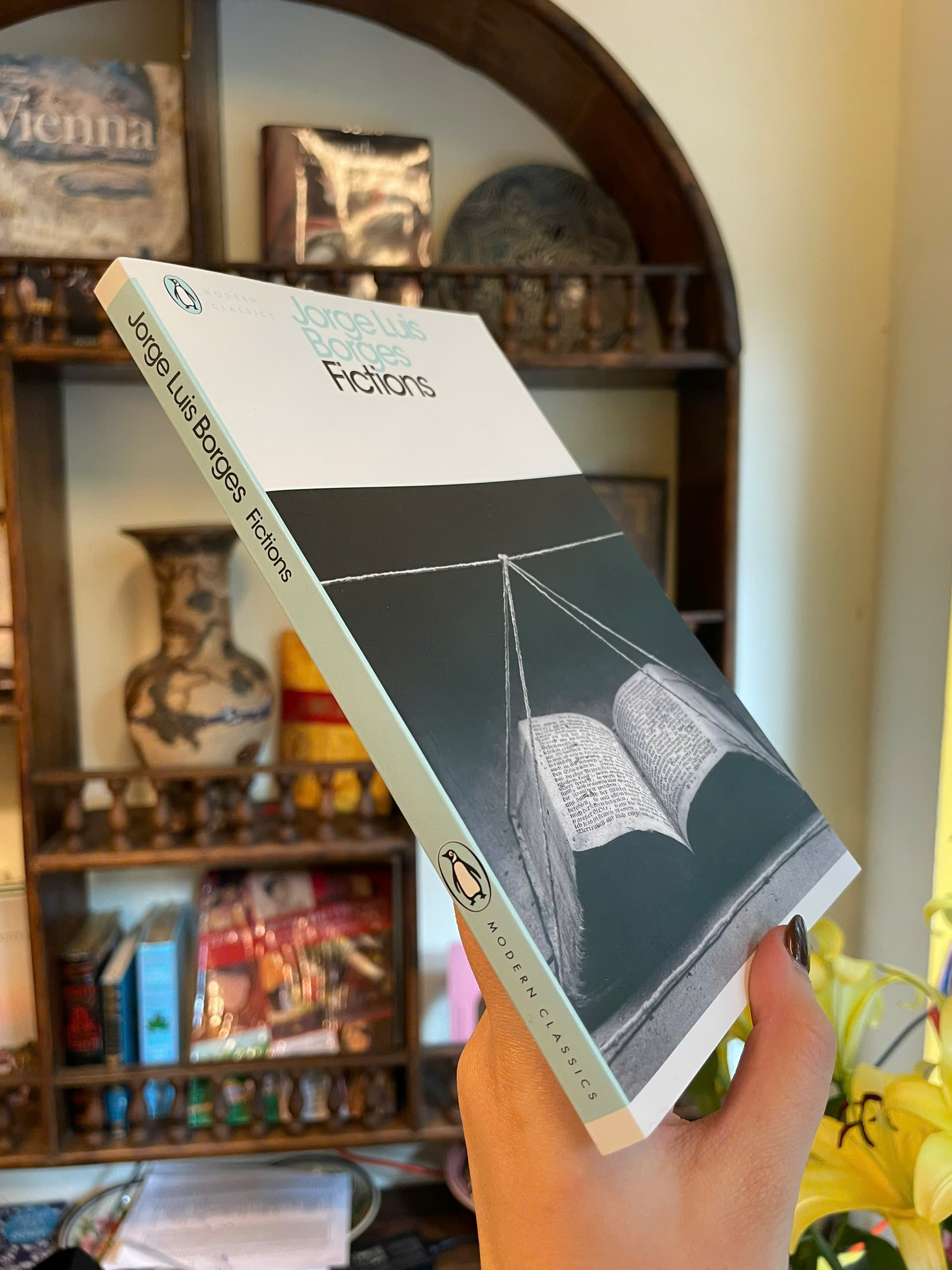 Sách - Fictions by Jorge Luis Borges | Short Stories / Classics / Ngoại văn Kinh điển Nhập khẩu