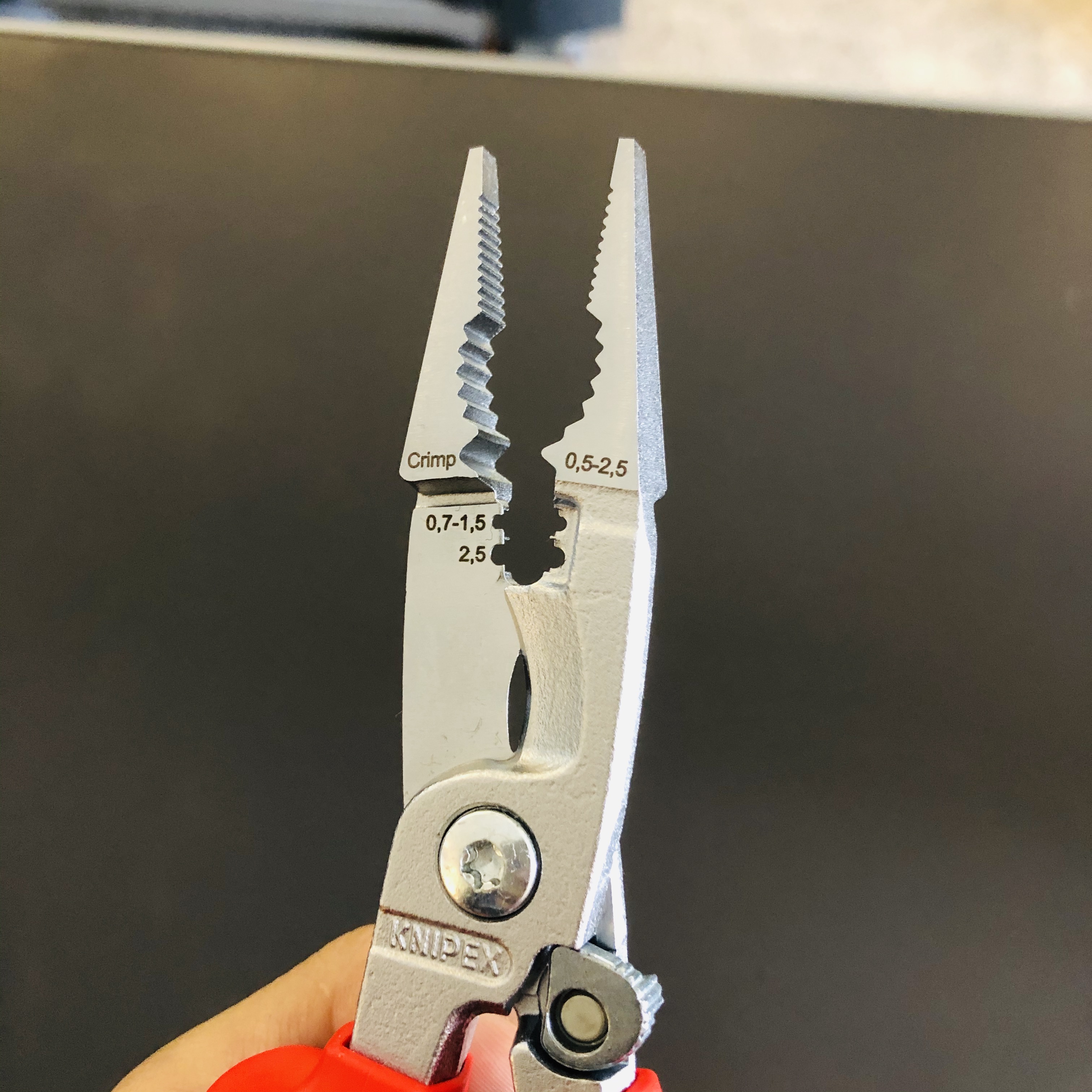 Kềm KNIPEX Lắp Điện Đa Năng 13 96 200