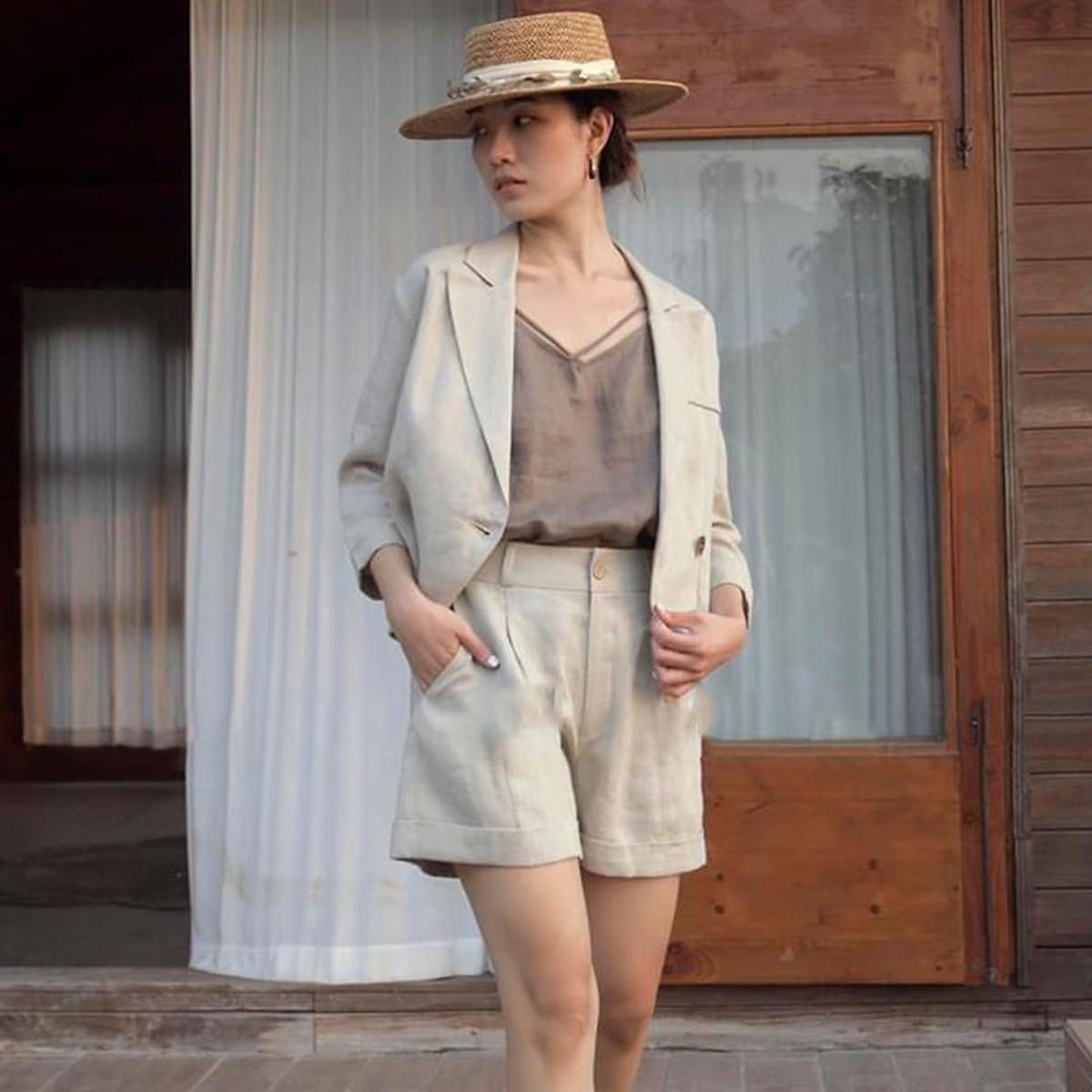 Set áo khoác nhẹ blazer Linen tay lỡ túi ngực kèm quần short trẻ trung