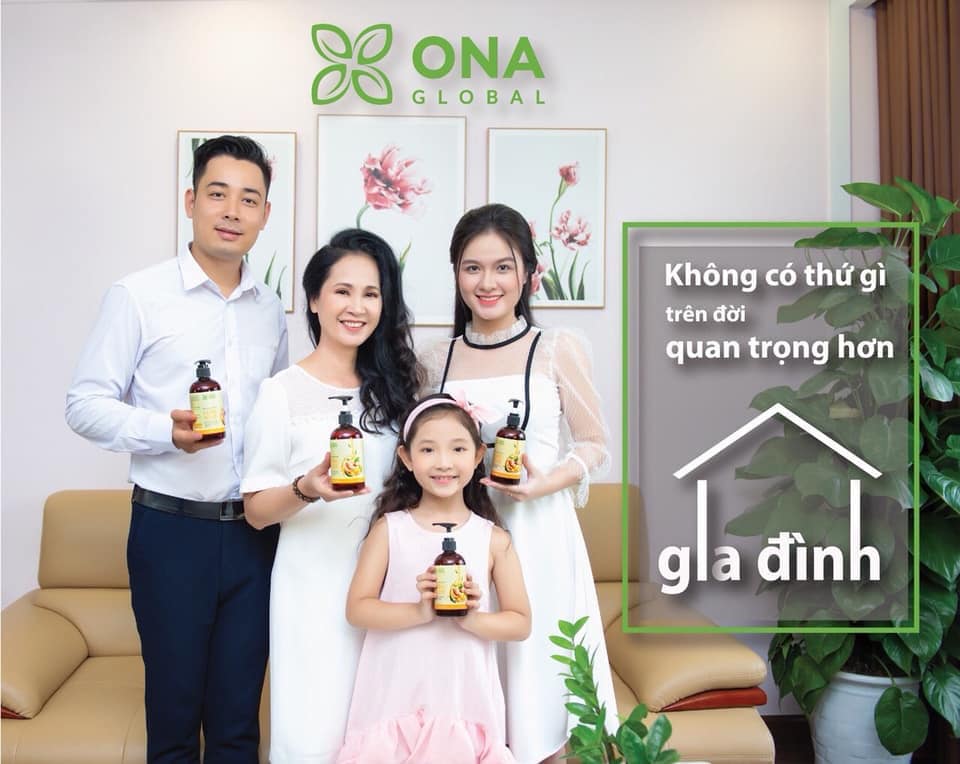 Combo 2 chai sữa tắm thảo dược gừng nghệ COCAYHOALA mờ thâm, ngăn ngừa mụn lưng, viêm lỗ chân lông, đặc biệt an toàn cho da nhạy cảm - Tặng ngay Xà bông dừa tẩy tế bào chết Coboté