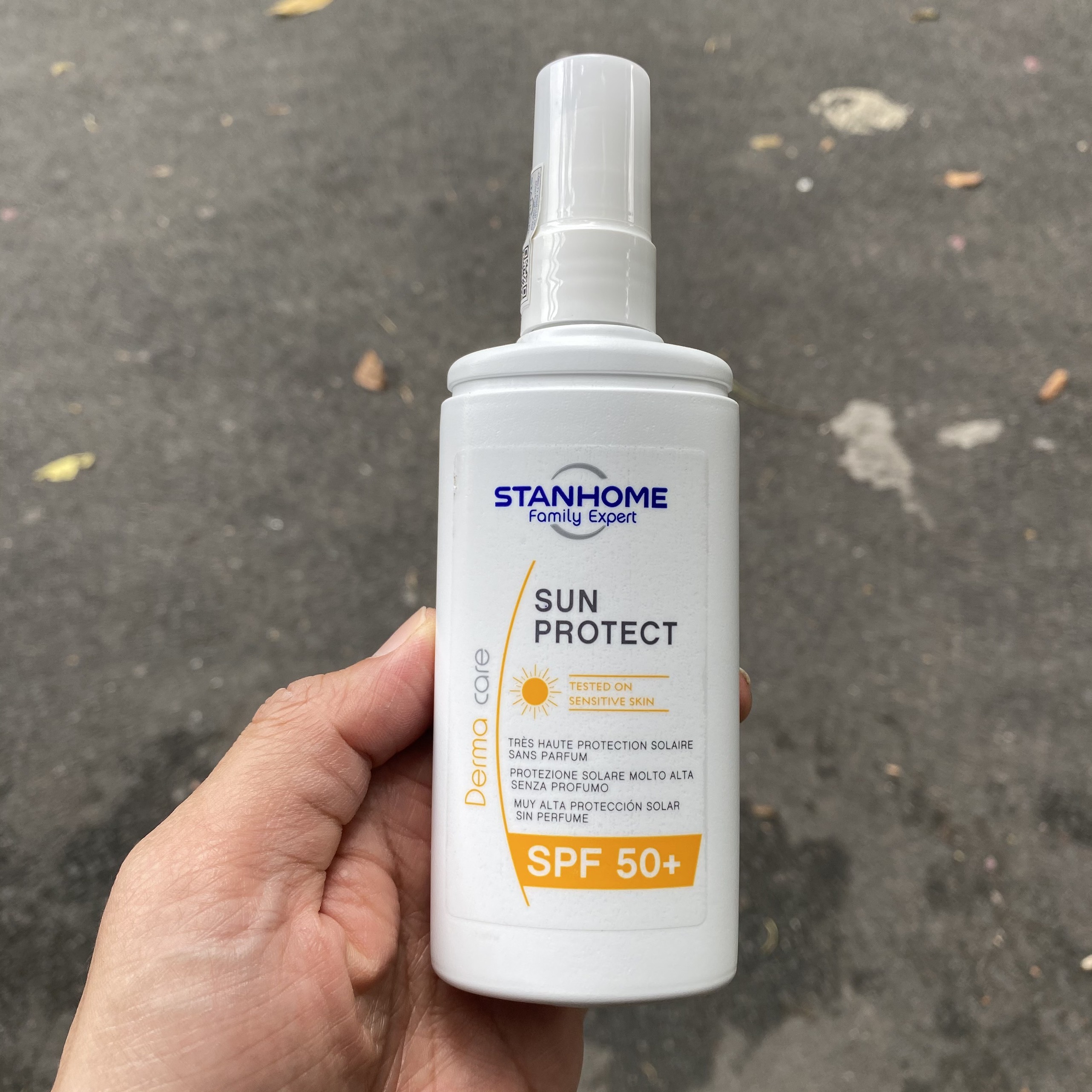 Xịt chống nắng dưỡng ẩm STANHOME FAMILY EXPERT Sun Protect SPF50+ 125ml - cho da nhạy cảm